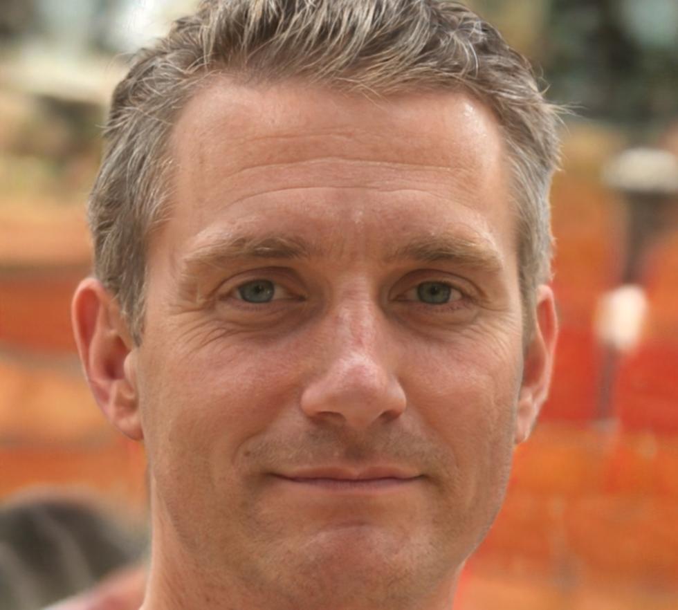 Baptiste Durand, consultant financier senior de l'équipe jovalenqira