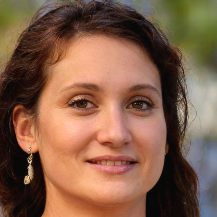 Portrait de Marie-Claire Fontaine, experte en épargne personnelle